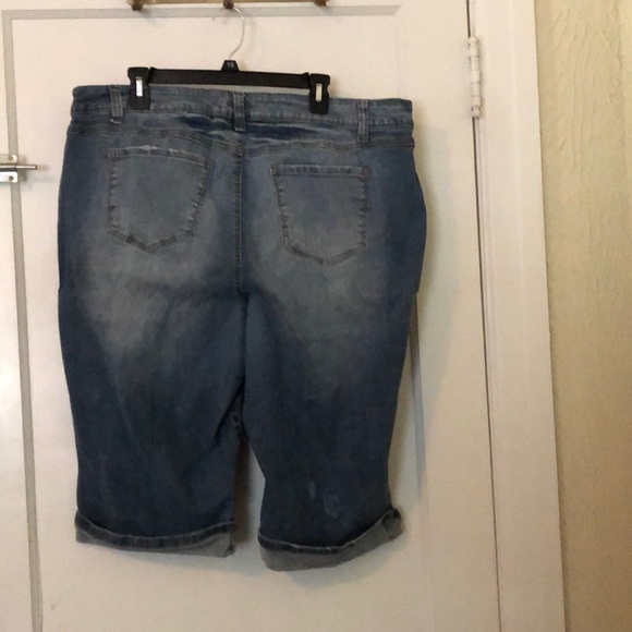 Blue jean ankle/knee pant - Picture 2 of 2